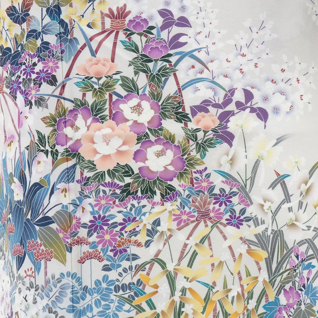 薄グレー地に百花の訪問着／柄詳細