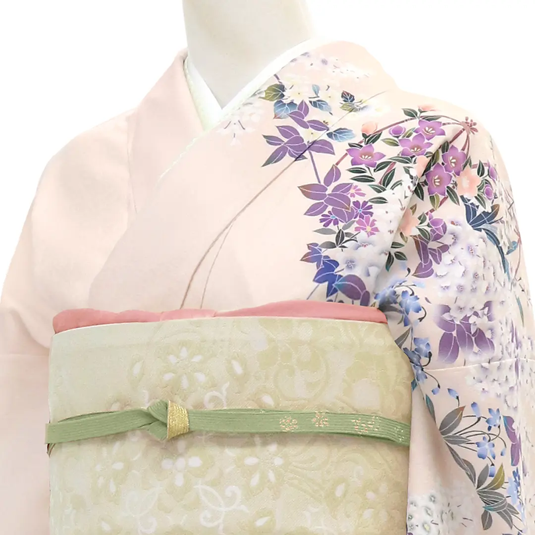 薄サーモンピンク地に百花の訪問着／バストアップ