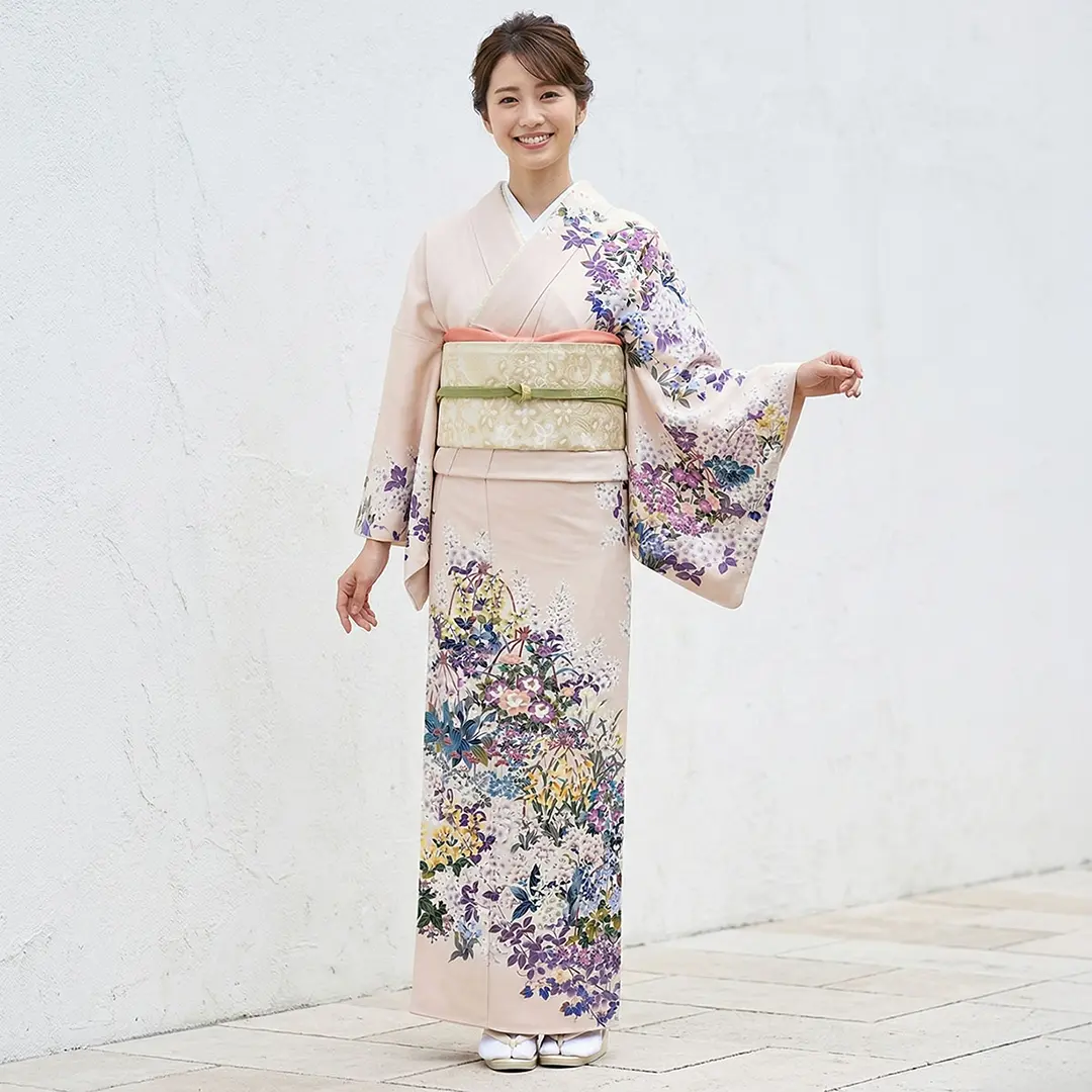 薄サーモンピンク地に百花の訪問着／着用イメージ