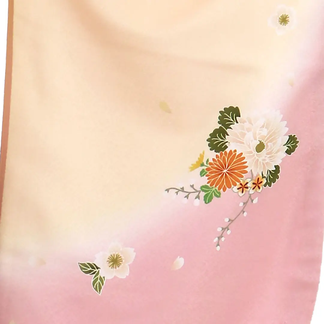 【先生におすすめ】ピンクベージュ地に菊・紫袴（無地） （二尺袖）／卒業式（オリジナルデザイン）／柄詳細