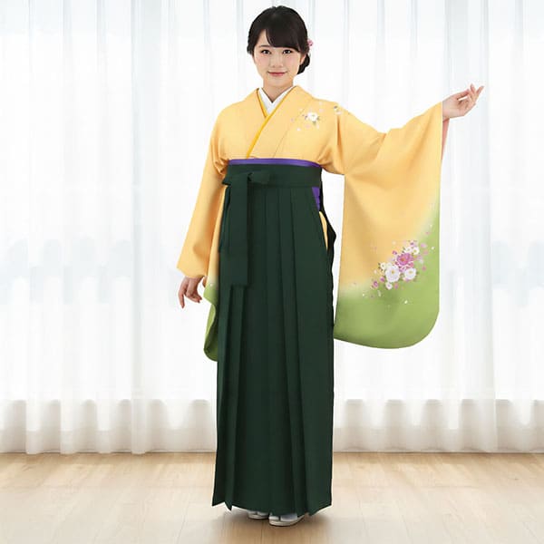 黄色と鶸（ひわ）色地に牡丹・深緑袴（無地） （二尺袖）／卒業式