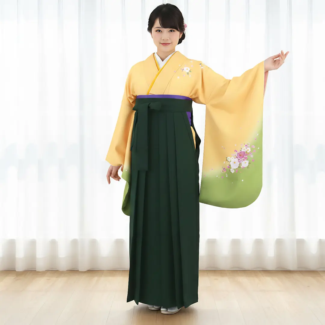 【先生におすすめ】黄色と鶸（ひわ）色地に牡丹・深緑袴（無地） （二尺袖）／卒業式（オリジナルデザイン）／着用イメージ