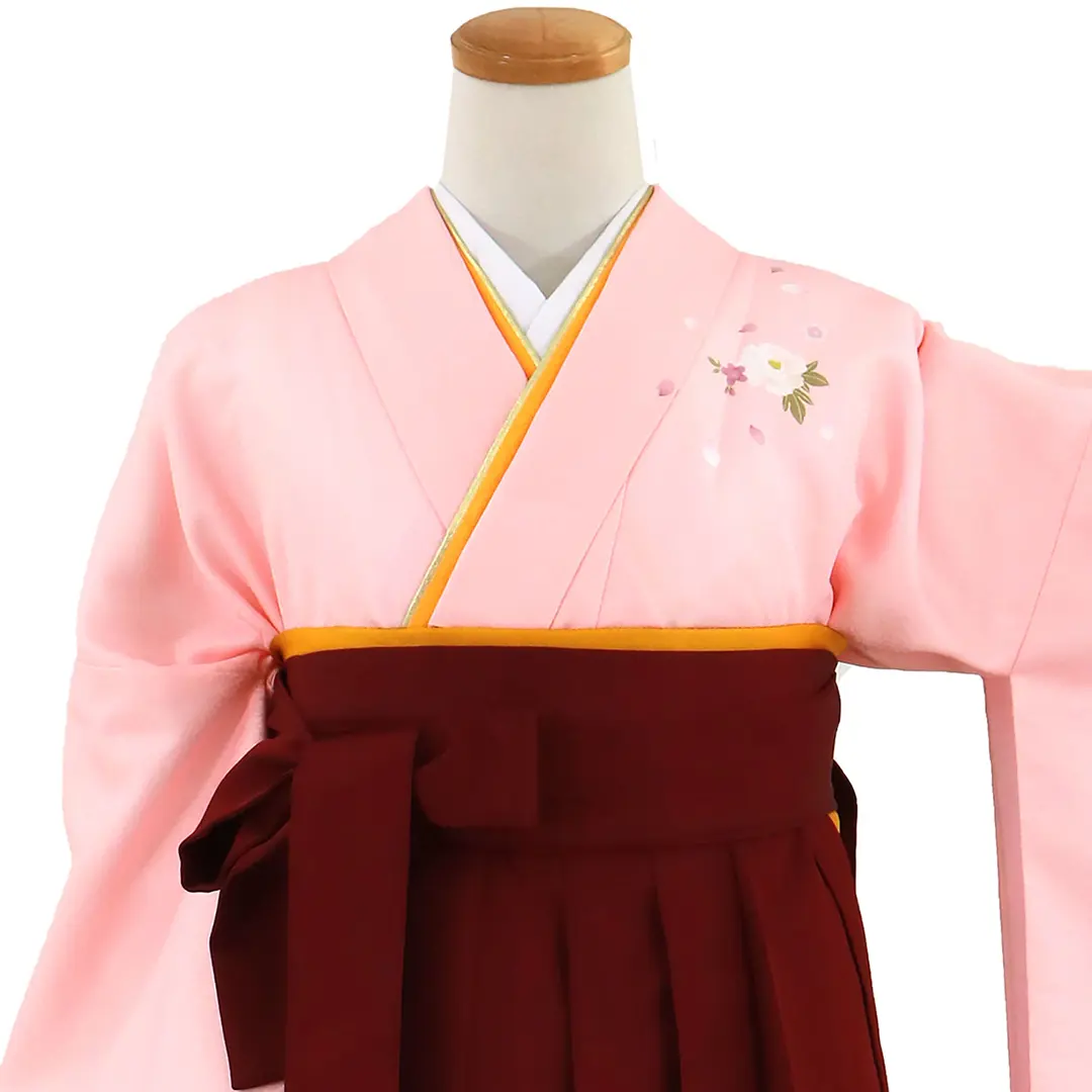 【先生におすすめ】ピンク地に牡丹・臙脂袴（無地） （二尺袖）／卒業式（オリジナルデザイン）／正面詳細