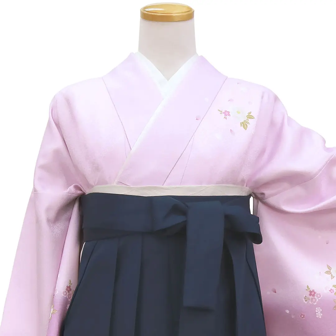 【先生におすすめ】藤色地に牡丹・紺袴（無地） （小袖）ワイドサイズ／卒業式／正面詳細