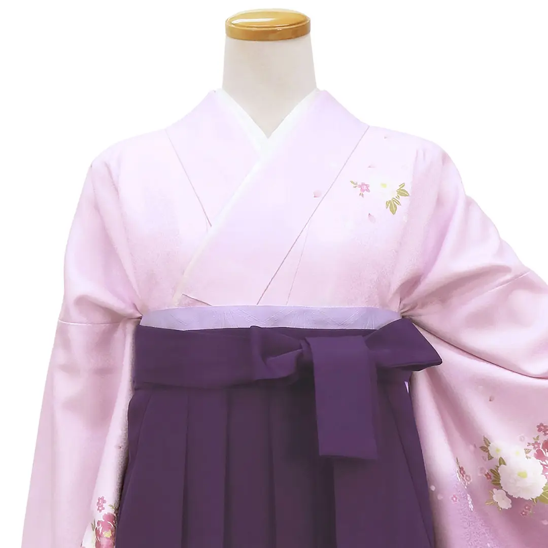 【先生におすすめ】藤色地に牡丹・紫袴（無地） （小袖）ワイドサイズ／卒業式／正面詳細