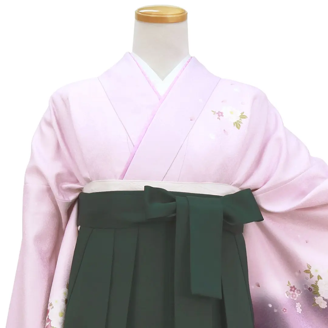 【先生におすすめ】藤色地に牡丹・深緑袴（無地） （小袖）ワイドサイズ／卒業式／正面詳細