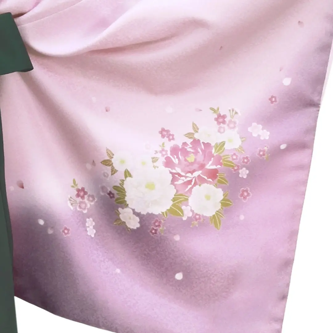 【先生におすすめ】藤色地に牡丹・深緑袴（無地） （小袖）ワイドサイズ／卒業式／柄詳細