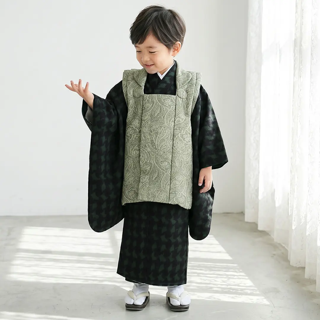 紺と緑の千鳥格子、薄緑の被布コートセット／七五三・三歳男の子・被布コートセット／着用イメージ