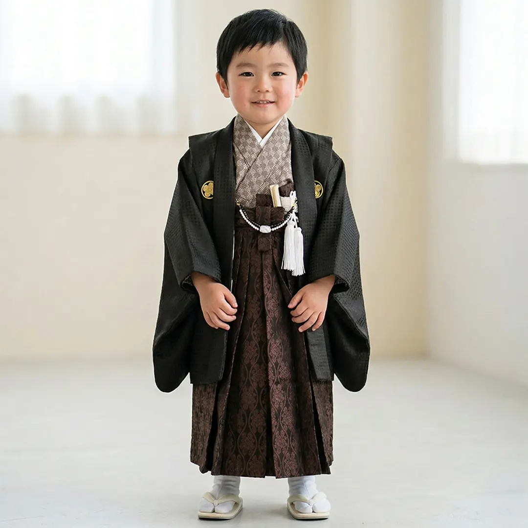 黒地に金の紋付、黒色の袴／七五三・三歳男の子・袴 | 宅配着物