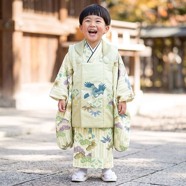 ［アネモネH］被布4点セット ꕤハンドメイドꕤ 七五三 3歳 女の子 男の子 白地にベージュの矢絣と松竹梅、鷹の被布コートセット／七五三・三歳