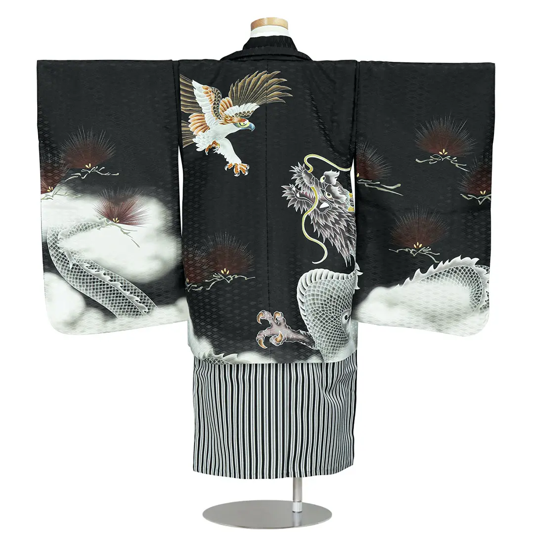 黒地に鷹と雲龍、黒縞の袴／七五三・三歳男の子・袴 背中