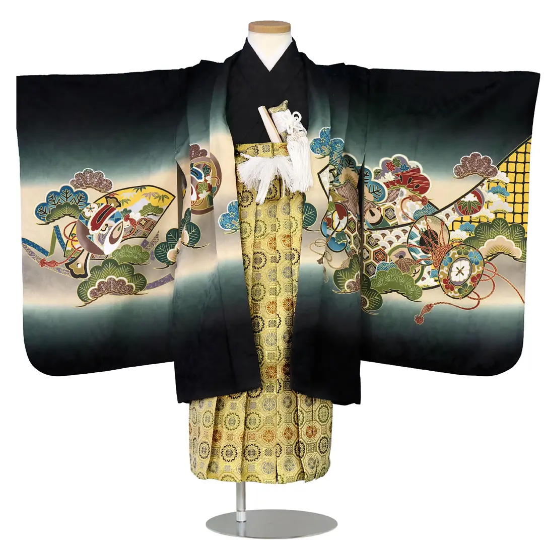 黒地に鷹と太鼓、金襴の袴／七五三・三歳男の子・袴 袖正面