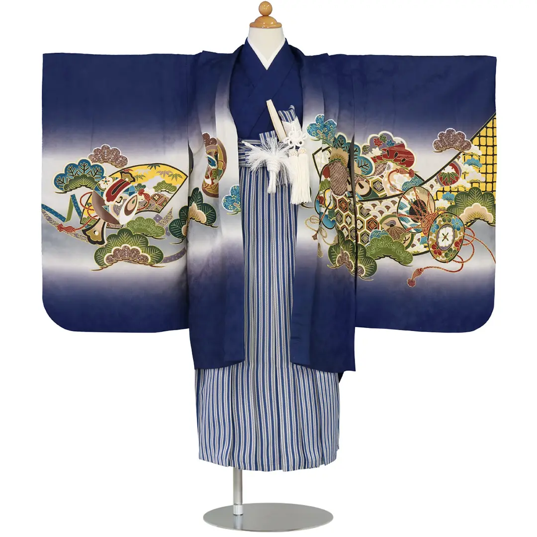紺地に鷹と太鼓、紺縞の袴／七五三・三歳男の子・袴 袖正面