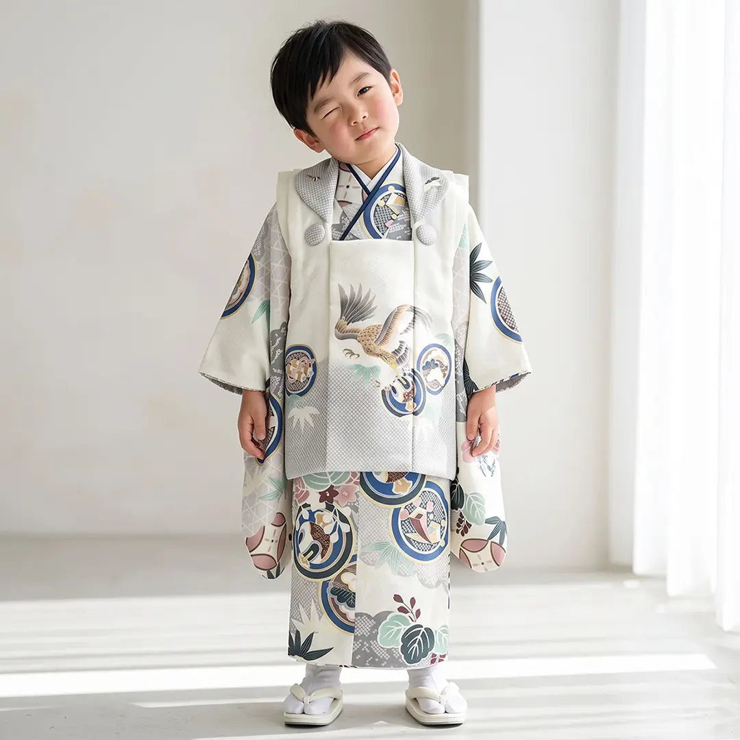 花うさぎ》白地に宝尽くし、鷹の被布コートセット／七五三・三歳男の子