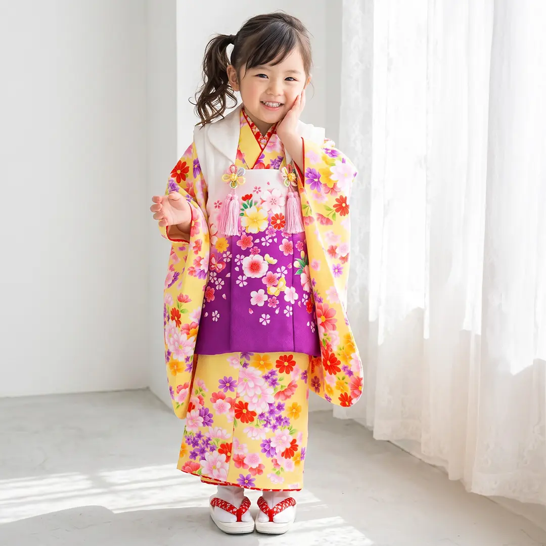 黄色地に四季花、白と紫の被布コートセット／七五三・三歳女の子／着用イメージ