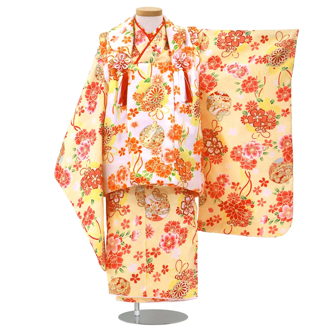 クリームイエローに桜と鈴、白の被布コートセット／七五三・三歳女の子／正面
