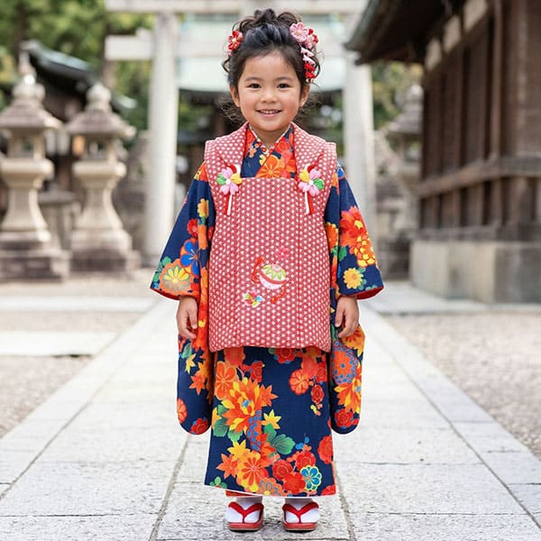 紺地に四季花の着物、赤地の麻の葉の被布コートセット／七五三・三歳