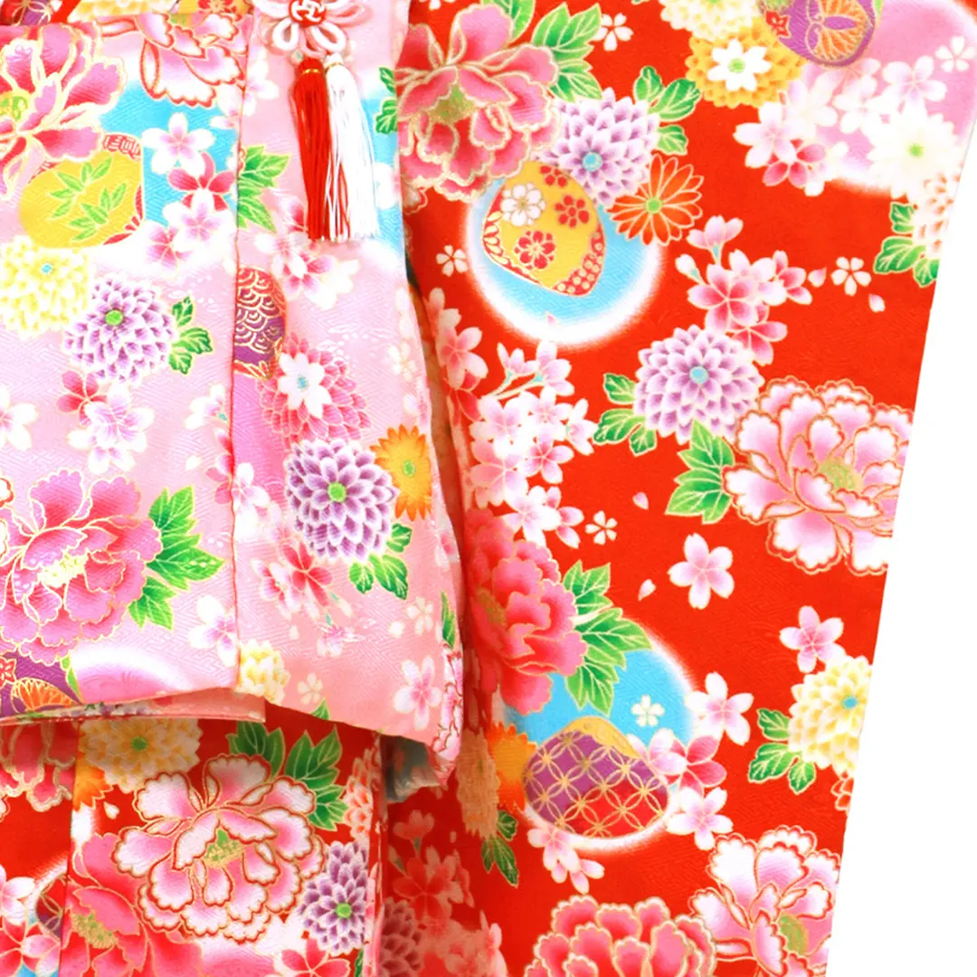 赤地に貝と花尽くしの着物、ピンクの被布コートセット／七五三・三歳女の子／袖