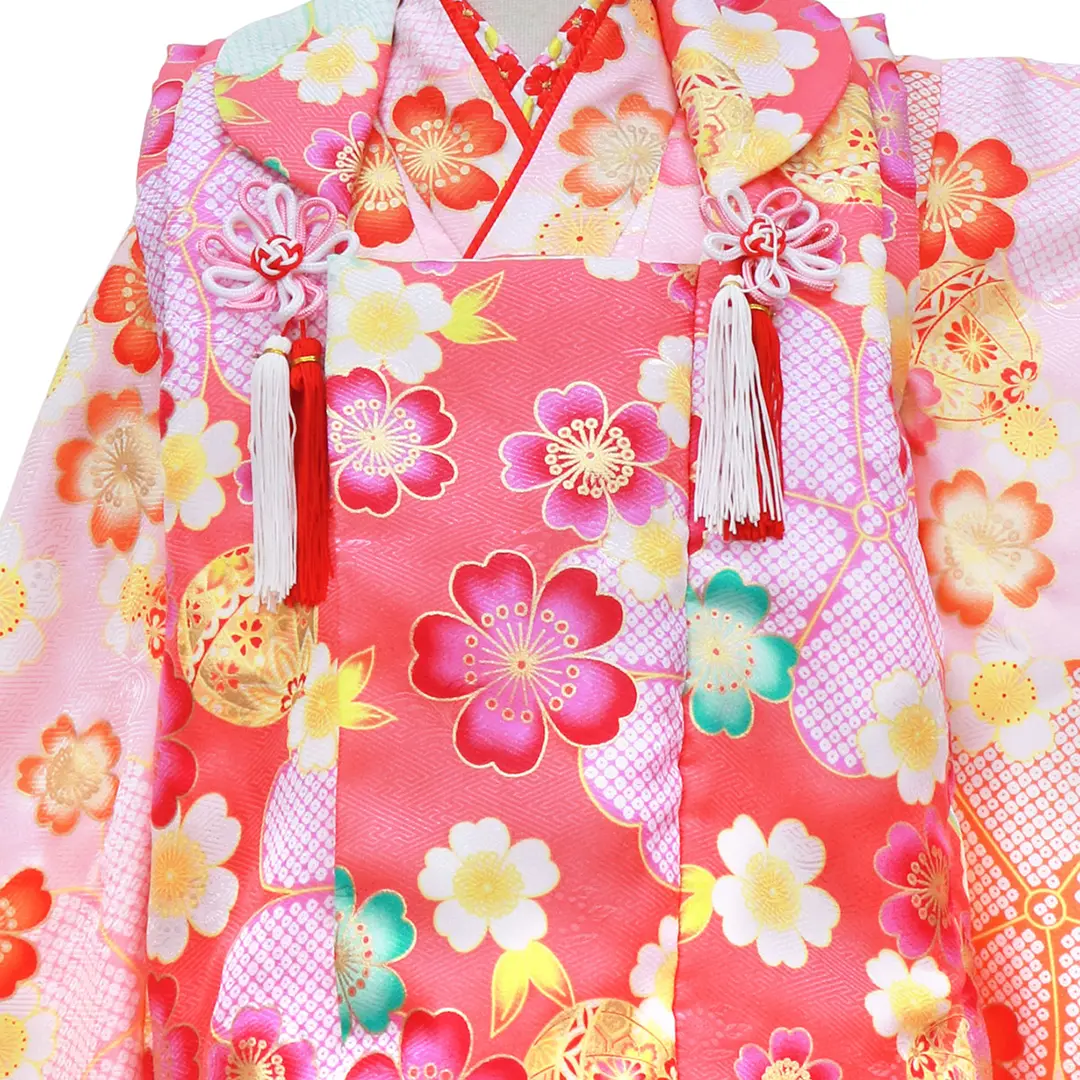 淡ピンク地に桜と鞠の着物、ピンク地に桜と鞠の被布コートセット／七五三・三歳女の子／被布詳細