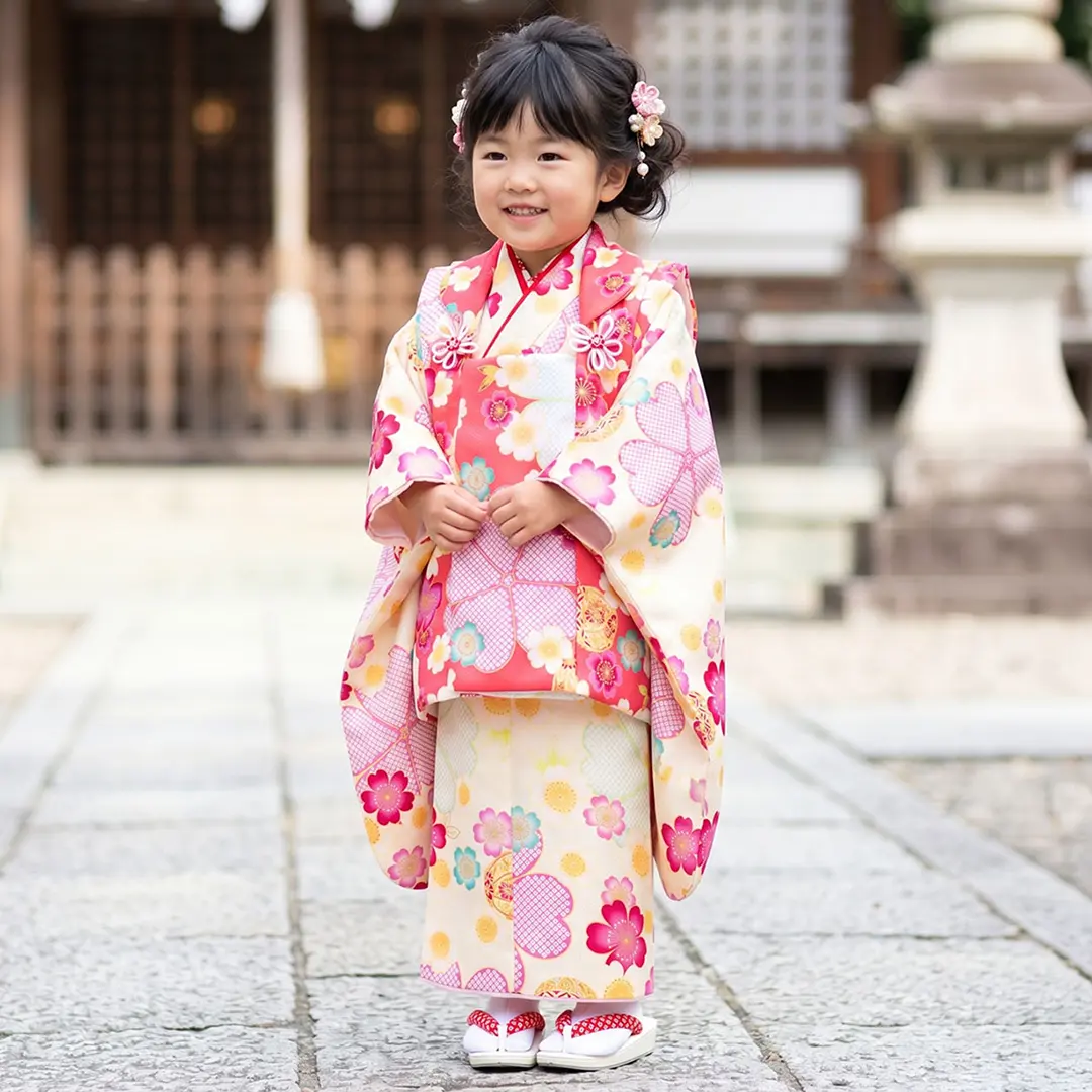 黄色地に桜と鞠、被布コートセット／七五三・三歳女の子／着用イメージ
