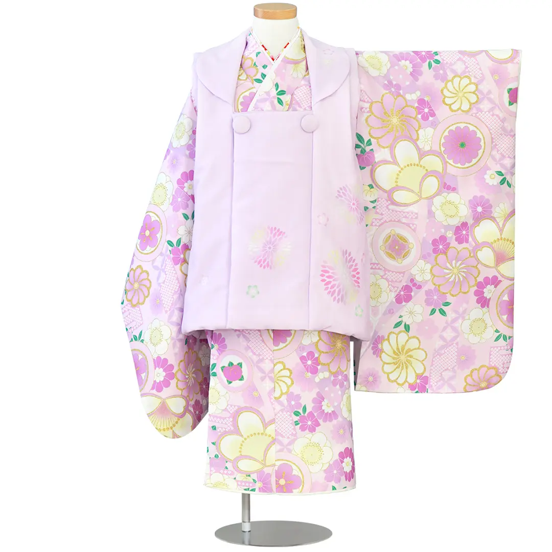 七五三 子供 着物 薄紫色 ラベンダー 花柄 被布 襦袢 草履 足袋セット KAGURA》 薄紫に桜とねじり菊、花紋、ラベンダーの被布コート