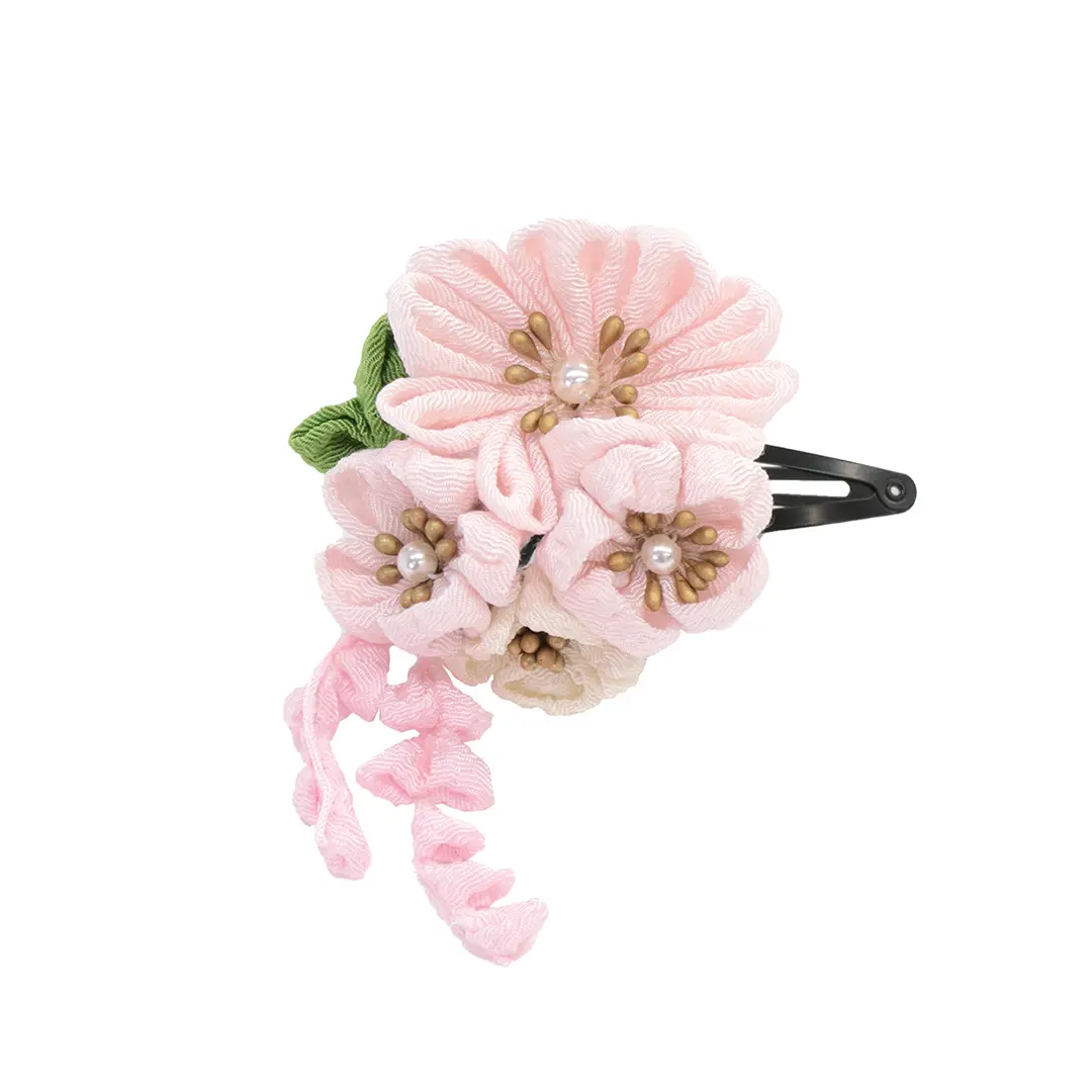 《華徒然》クリーム地に牡丹と吉祥文様、ベルベットの被布コートセット／七五三・三歳女の子 髪飾り