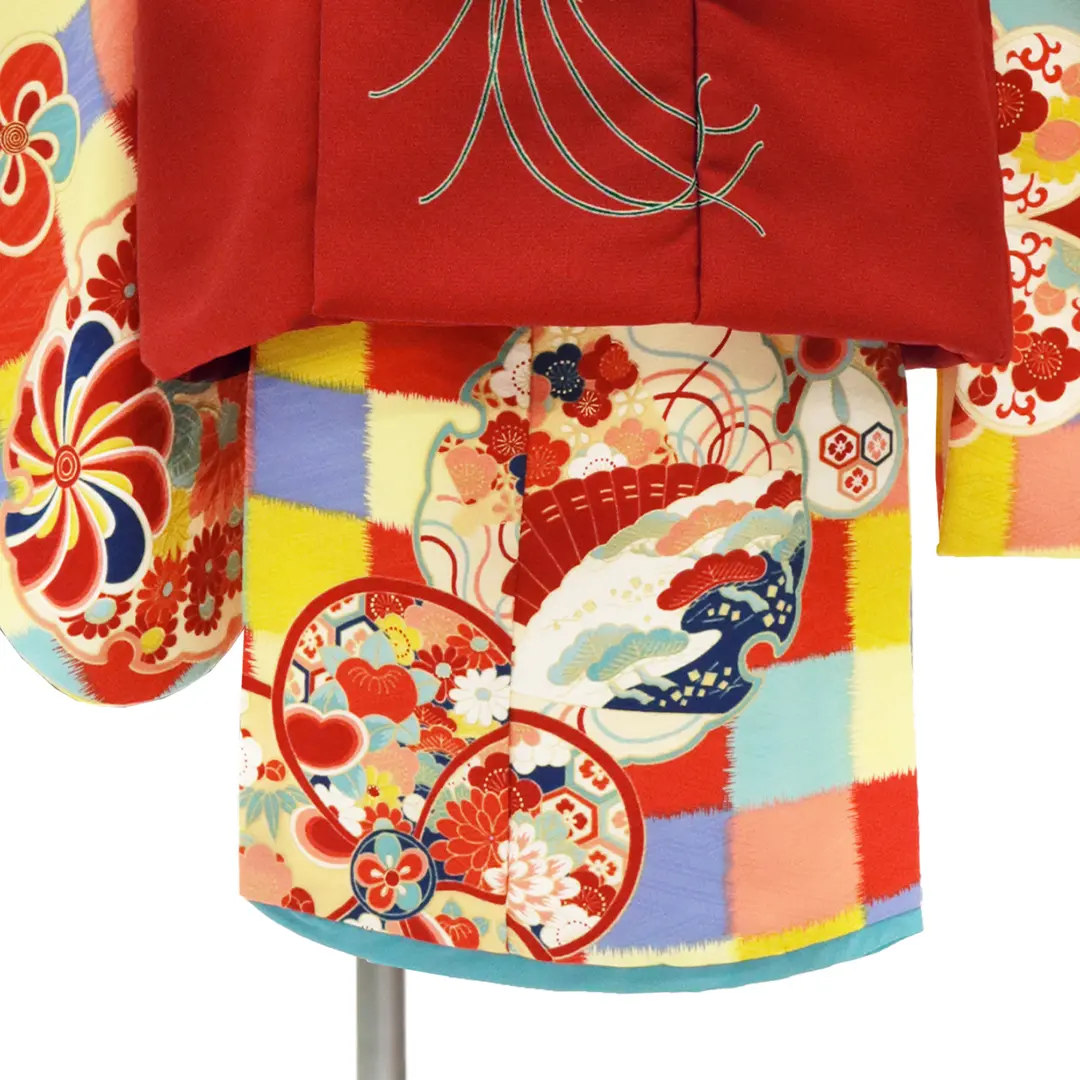 《LOWRYS FARM》カラフルな市松文様に雪輪とねじり梅、赤の被布コートセット／七五三・三歳女の子 裾