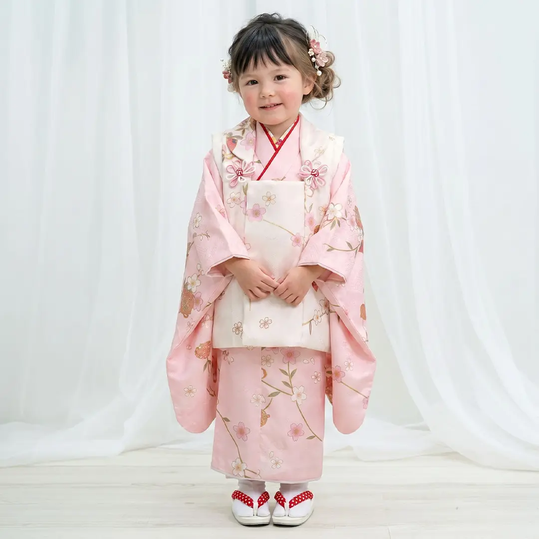 ピーチピンク地に枝垂れ桜と鞠、白の被布コートセット／七五三・三歳
