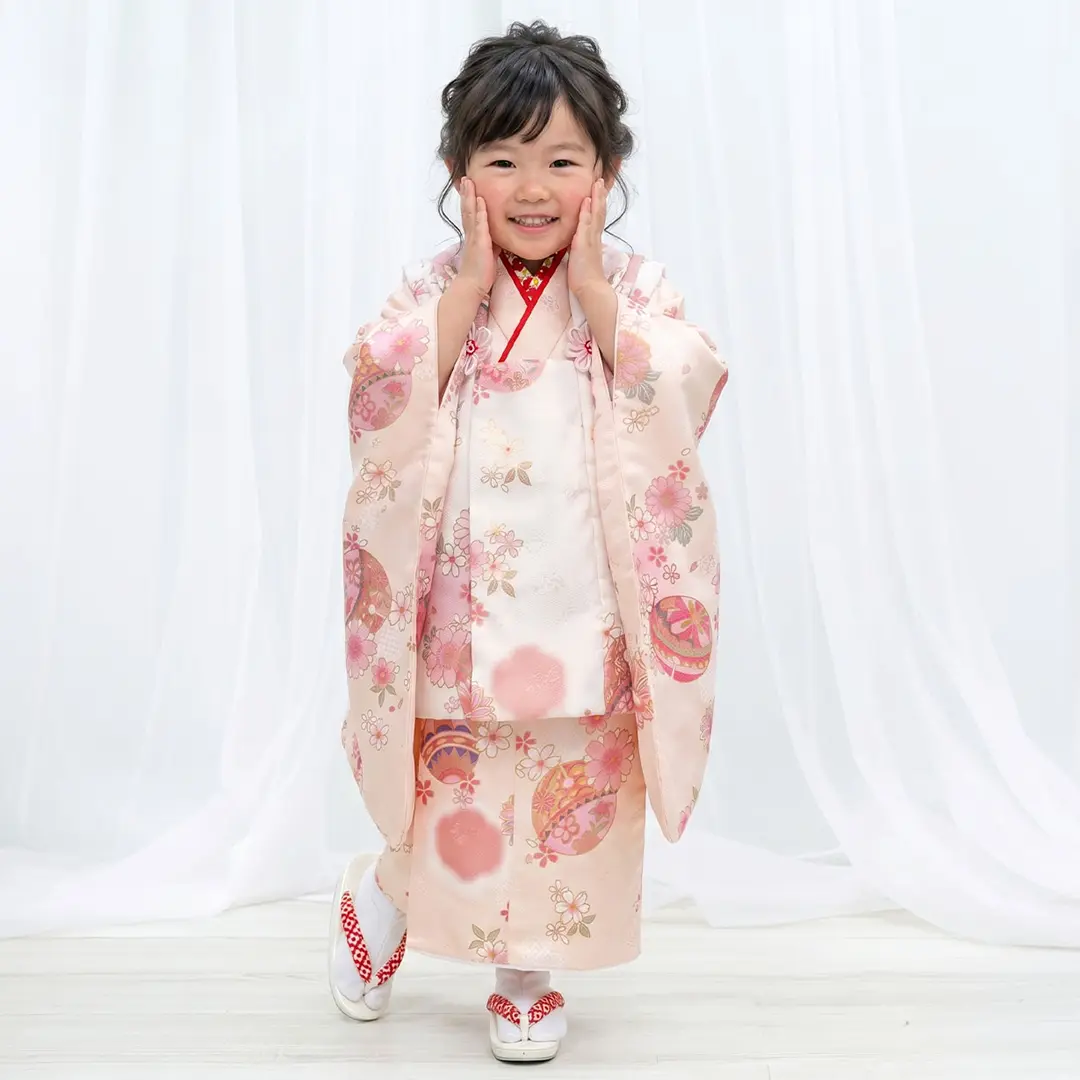 アプリコット地に桜と鞠、白の被布コートセット／七五三・三歳女の子