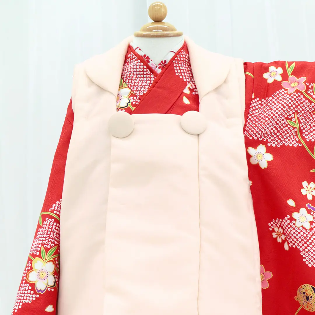 赤地に雲取と枝垂れ桜の着物、桜色の被布コートセット／七五三・三歳女の子／被布詳細