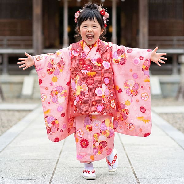 ピンクの疋田地に四季花、赤の被布コートセット／七五三・三歳女の子