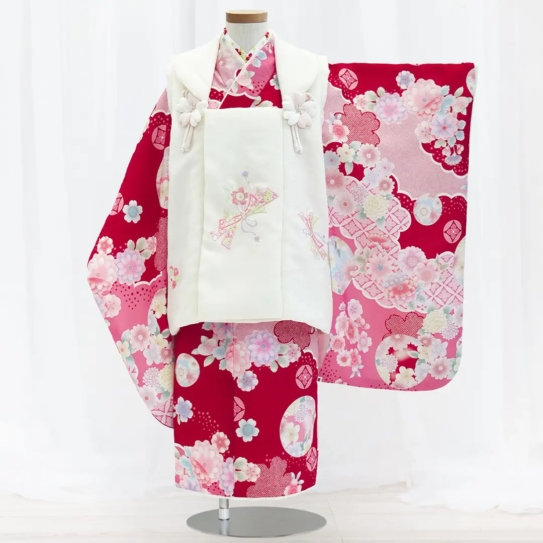 《花丸》赤地に鞠と菊、アイボリーの被布コートセット／七五三・三歳女の子／正面