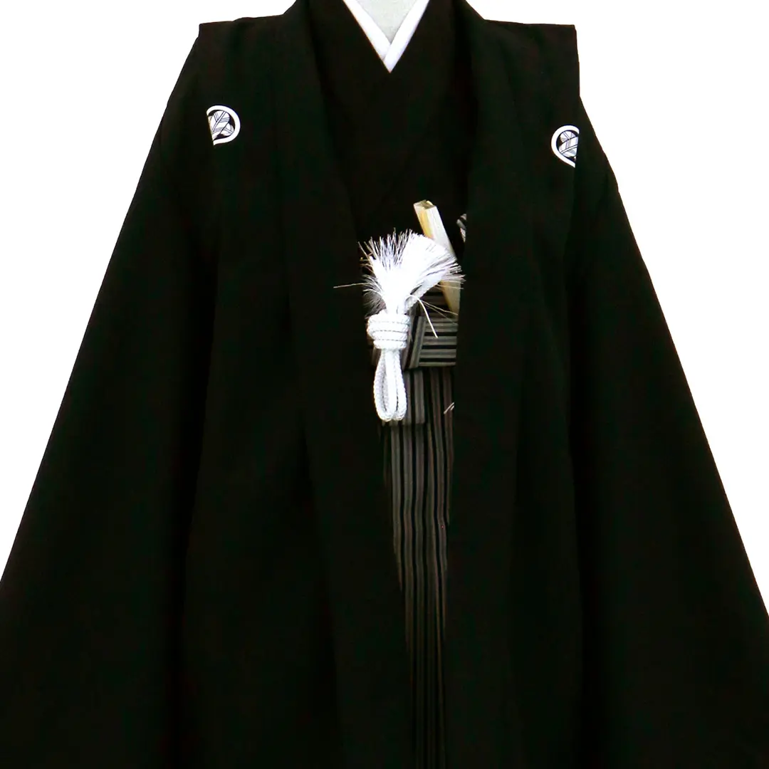 黒紋付、黒縞の袴／七五三・五歳男の子・袴／衿元詳細