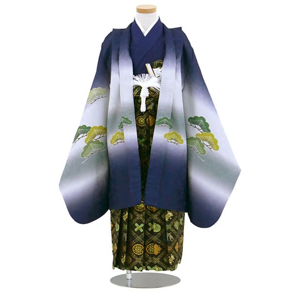 紺地に熨斗（のし）と松、黒の袴／七五三・五歳男の子・袴／正面