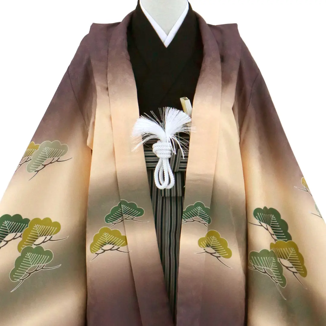 紫鳶（むらさきとび）色に熨斗（のし）と松、黒縞の袴／七五三・五歳男の子・袴／衿元詳細