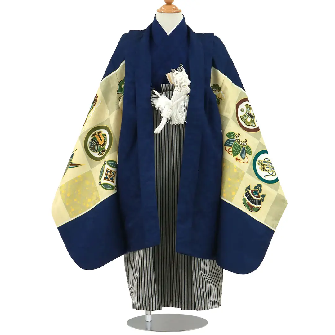 青色と金色の着物 水干 袴 扇子 烏帽子 セット 紺地に市松模様の宝尽くし、黒縞の袴／七五三・五歳男の子・袴 | 宅配