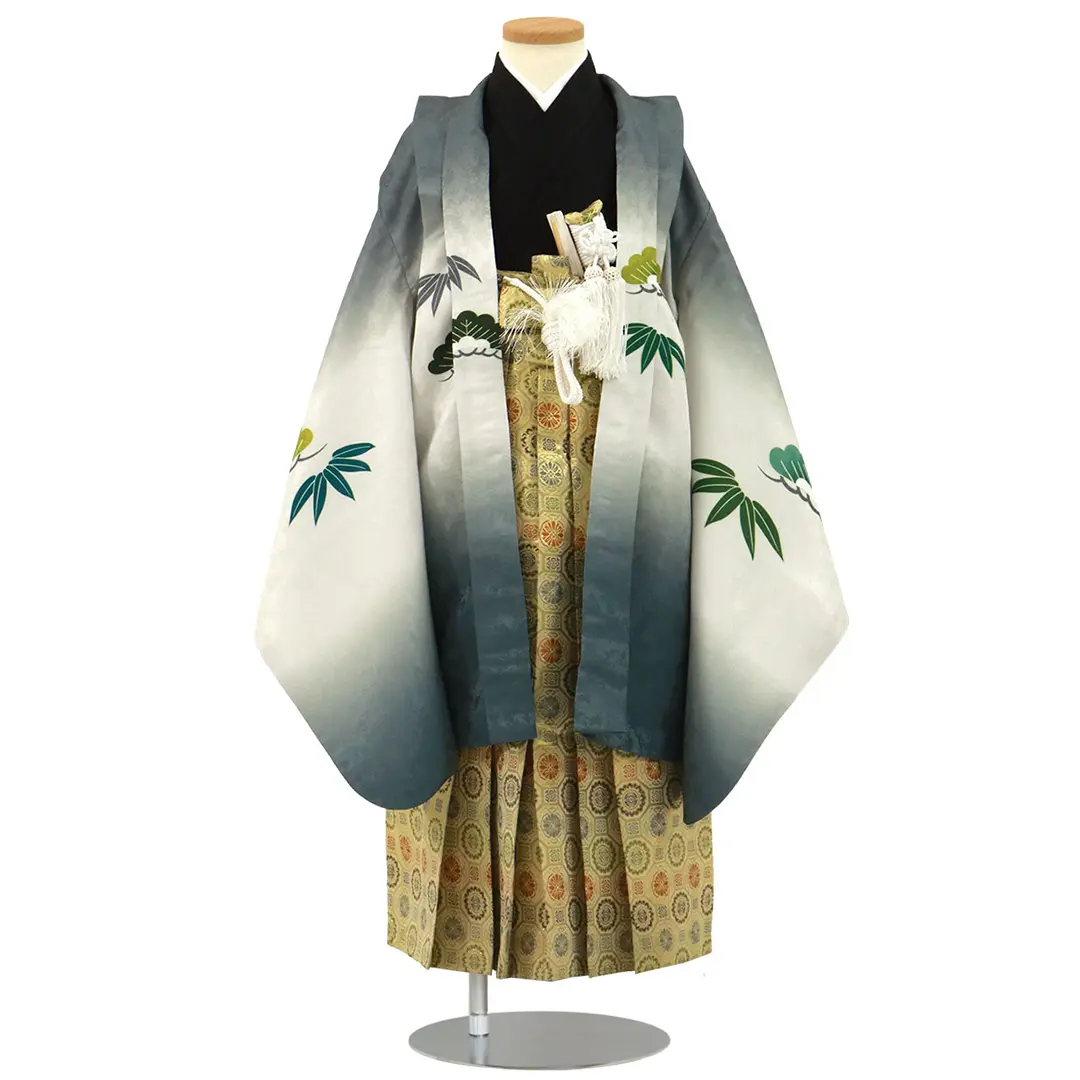 グレー地に松と打ち出の小槌、金襴の袴／七五三・五歳男の子・袴 正面