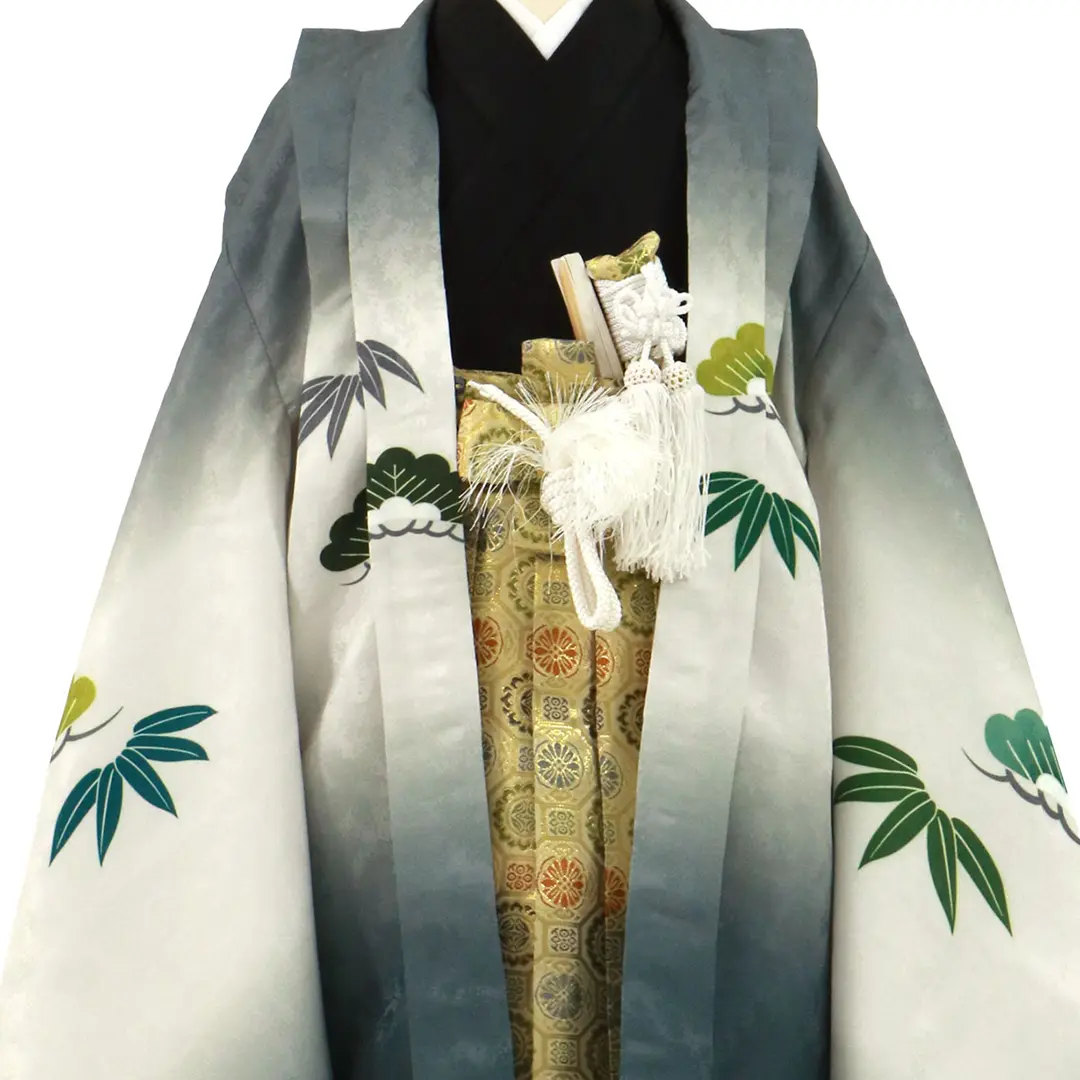 グレー地に松と打ち出の小槌、金襴の袴／七五三・五歳男の子・袴 正面詳細