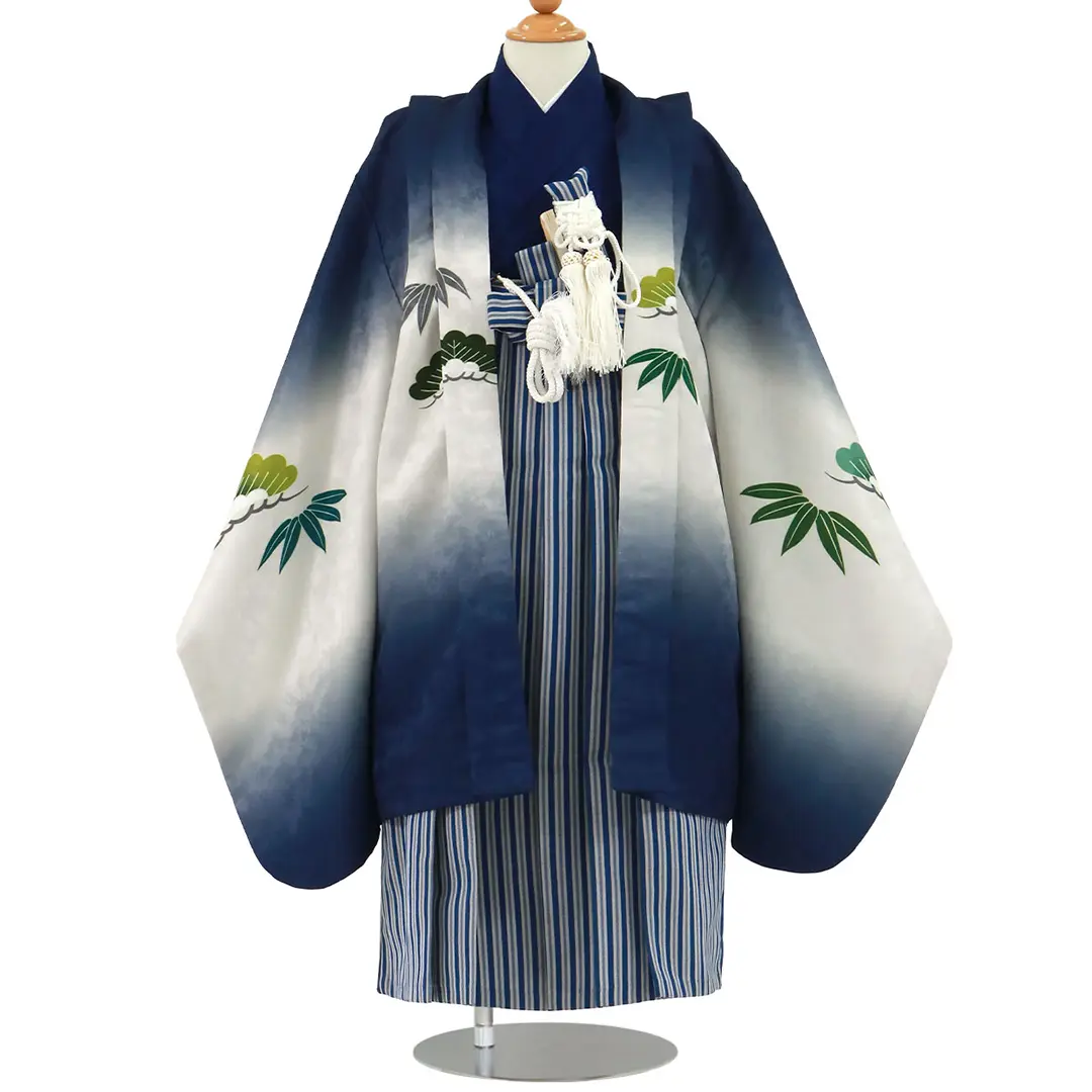紺地に松と打ち出の小槌、紺縞の袴／七五三・五歳男の子・袴／正面
