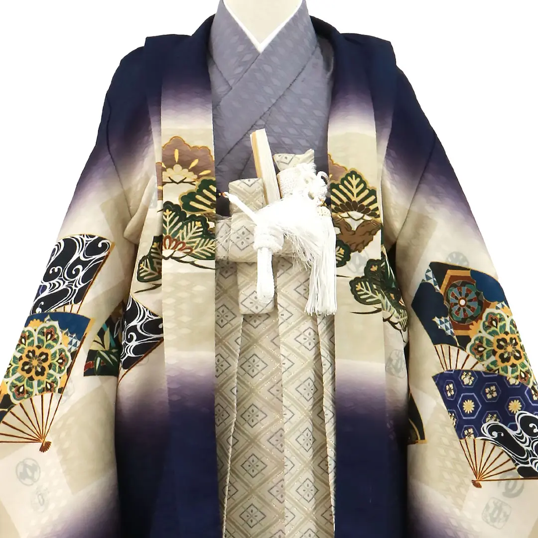 紺地に鷹と市松に扇、白グレーの袴／七五三・五歳男の子・袴／衿元詳細