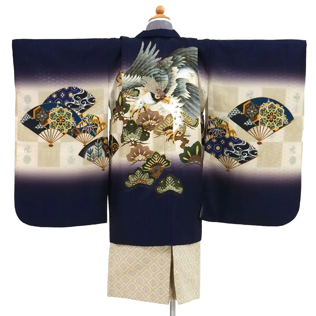 紺地に鷹と市松に扇、白グレーの袴／七五三・五歳男の子・袴／背中
