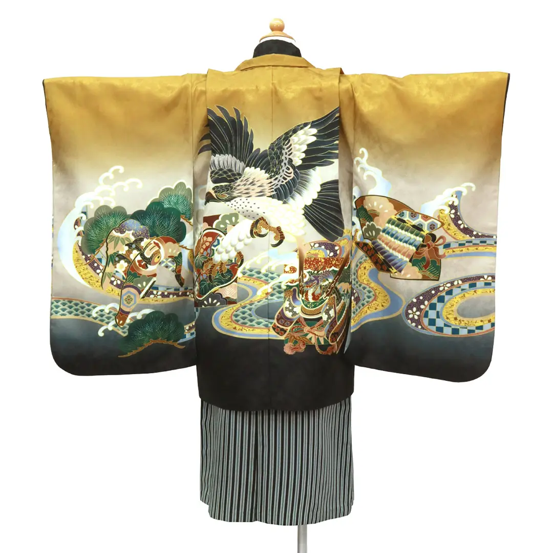 黄唐茶地に鷹や兜、黒縞の袴／七五三・五歳男の子・袴 背中