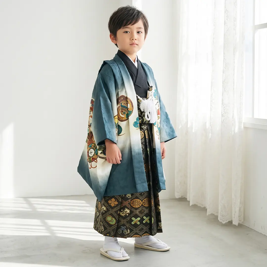 群青地に鷹や小槌、黒の袴／七五三・五歳男の子・袴