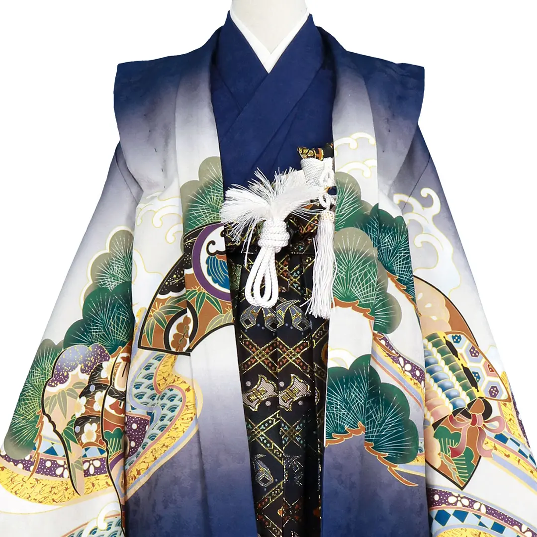 紺地に鷹や兜、黒の袴／七五三・五歳男の子・袴／衿元詳細