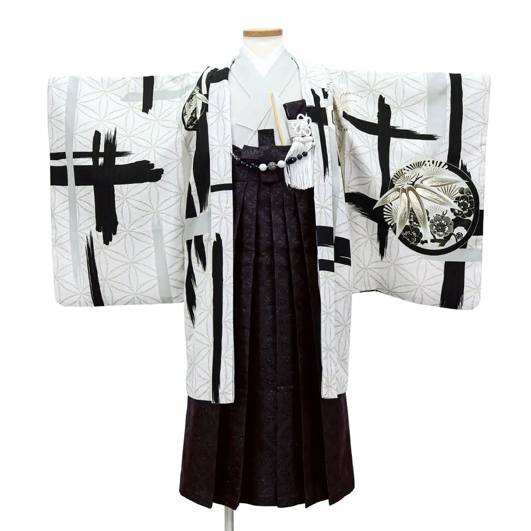 《JAPAN STYLE》鷹に変わり七宝柄（白）、濃い茶色の袴／七五三・五歳男の子・袴／羽織の柄