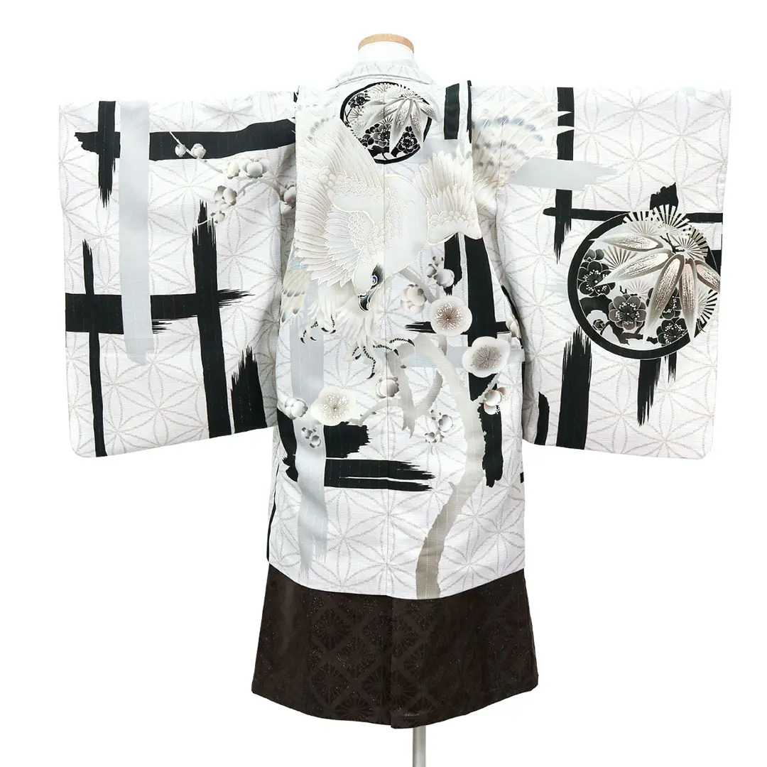 《JAPAN STYLE》鷹に変わり七宝柄（白）、濃い茶色の袴／七五三・五歳男の子・／背中