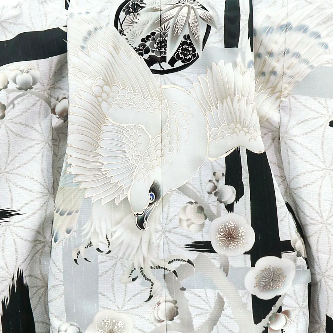 《JAPAN STYLE》鷹に変わり七宝柄（白）、濃い茶色の袴／七五三・五歳男の子・袴／背中の柄詳細