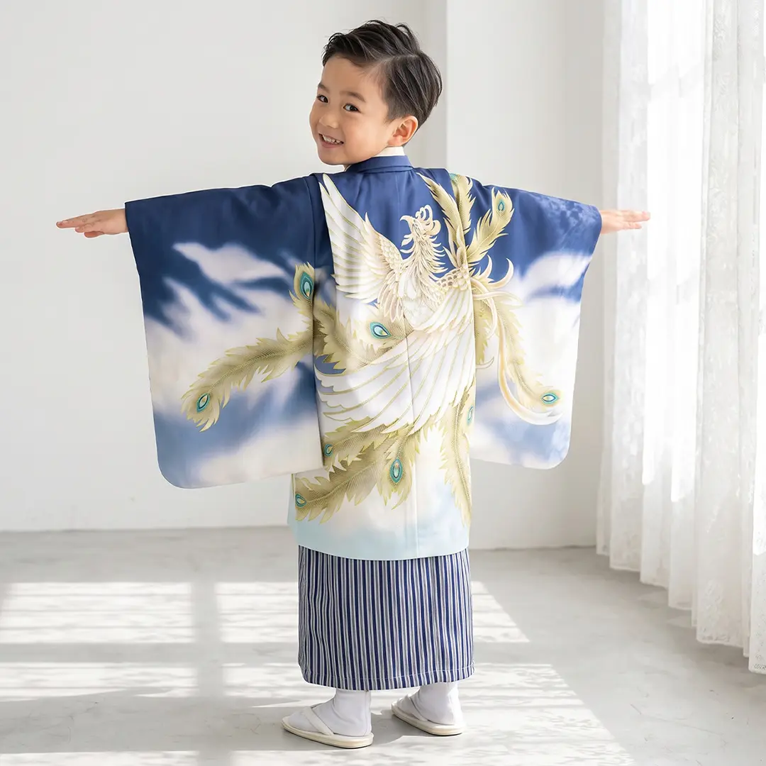 青地に金の鳳凰、紺縞の袴／七五三・五歳男の子・袴／着用イメージ