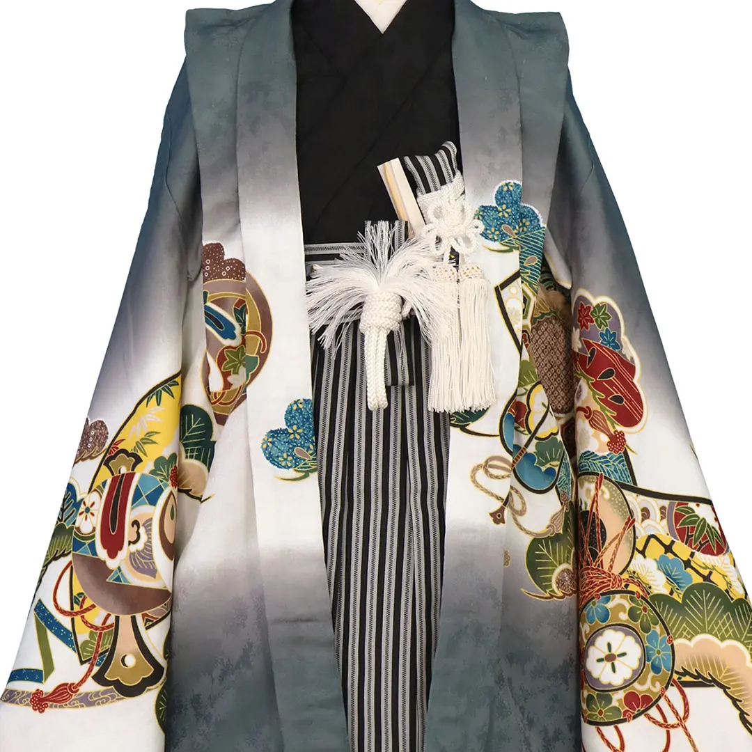 灰色地に鷹と太鼓、黒縞の袴／七五三・五歳男の子・袴／衿元詳細