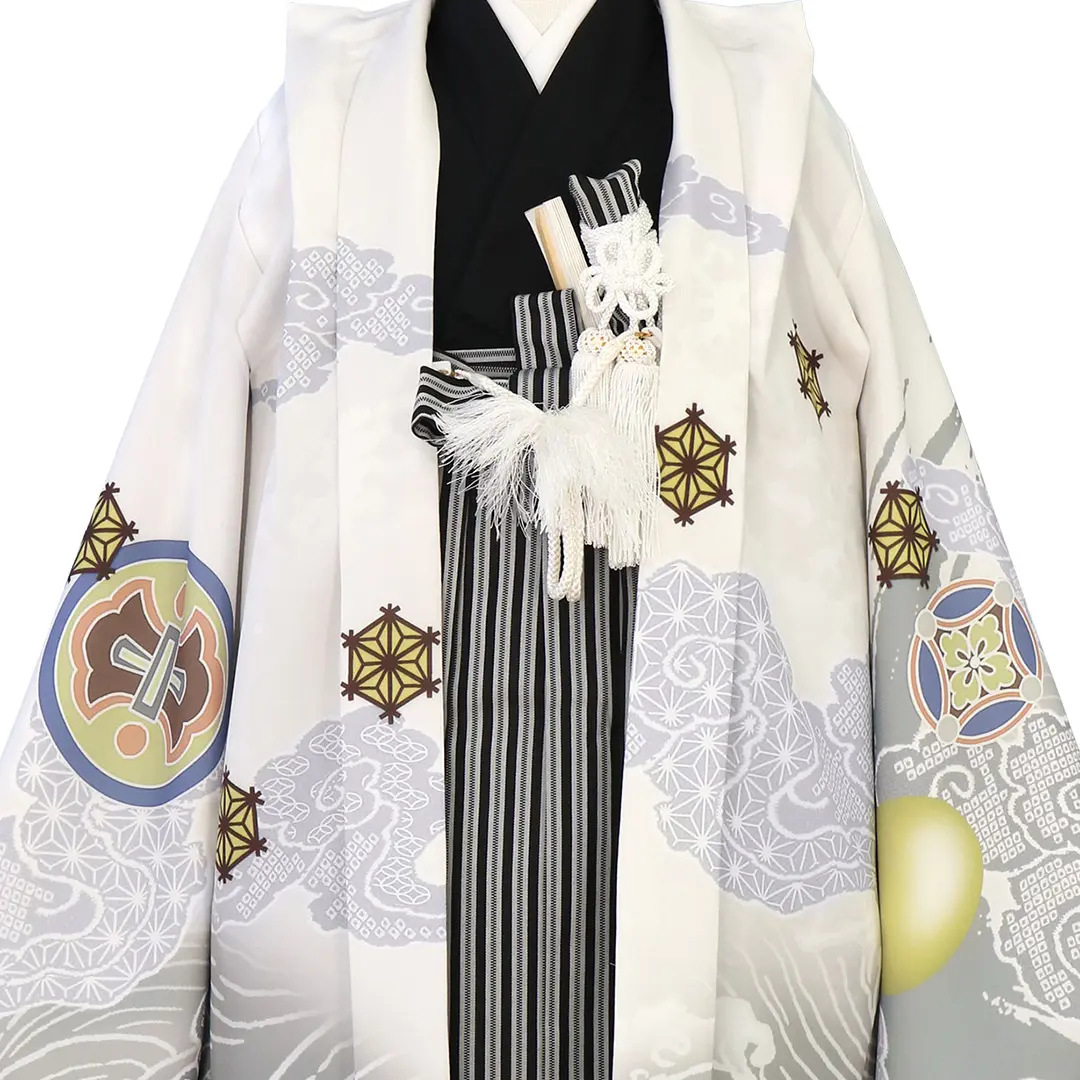 白地に雲龍と丸紋、黒縞の袴／七五三・五歳男の子・袴／衿元詳細